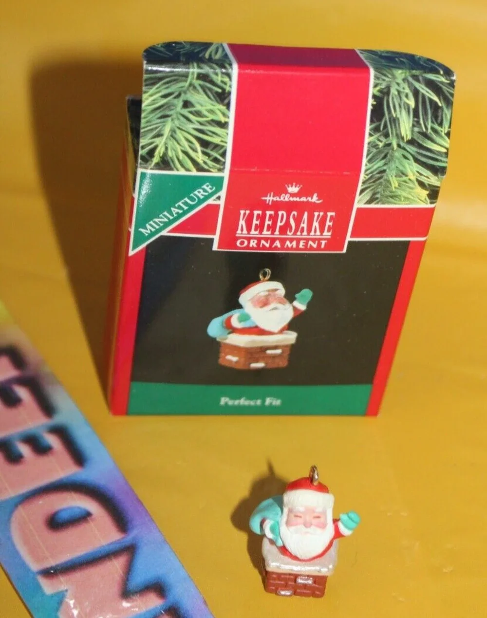 Hallmark Perfect Fit Santa In Chimney Miniature Holiday Ornament 1990 QXM5516